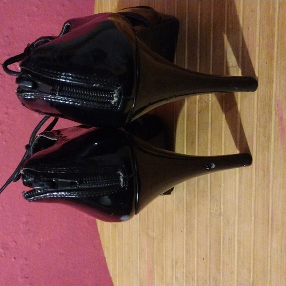 Apostrophe,Size 7, Patent leather, lace up, high heel shoes - Picture 3 of 7